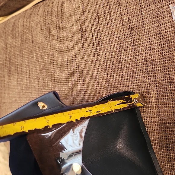 New Leather Navy/Gold H Tissue Cover - Picture 12 of 12